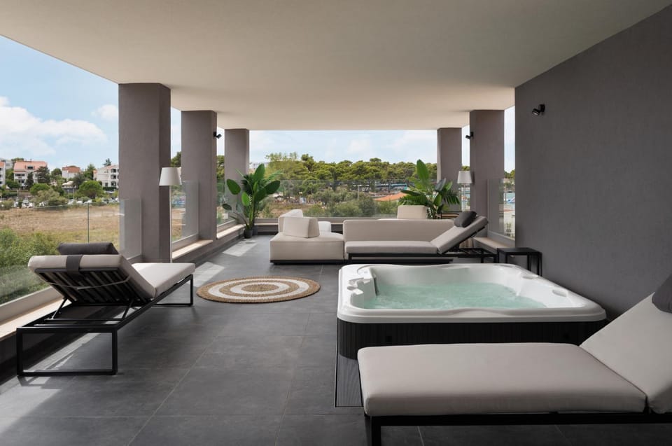 Hot Tub, Balcony/Terrace, Balcony/Terrace