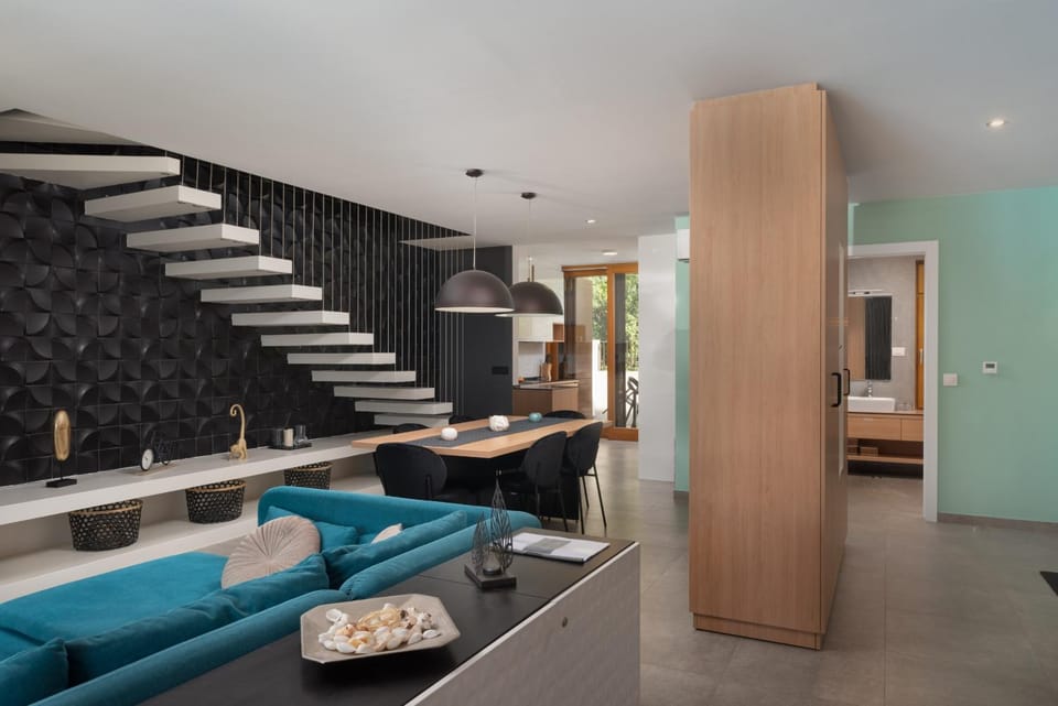 Communal lounge/ TV room, Living room