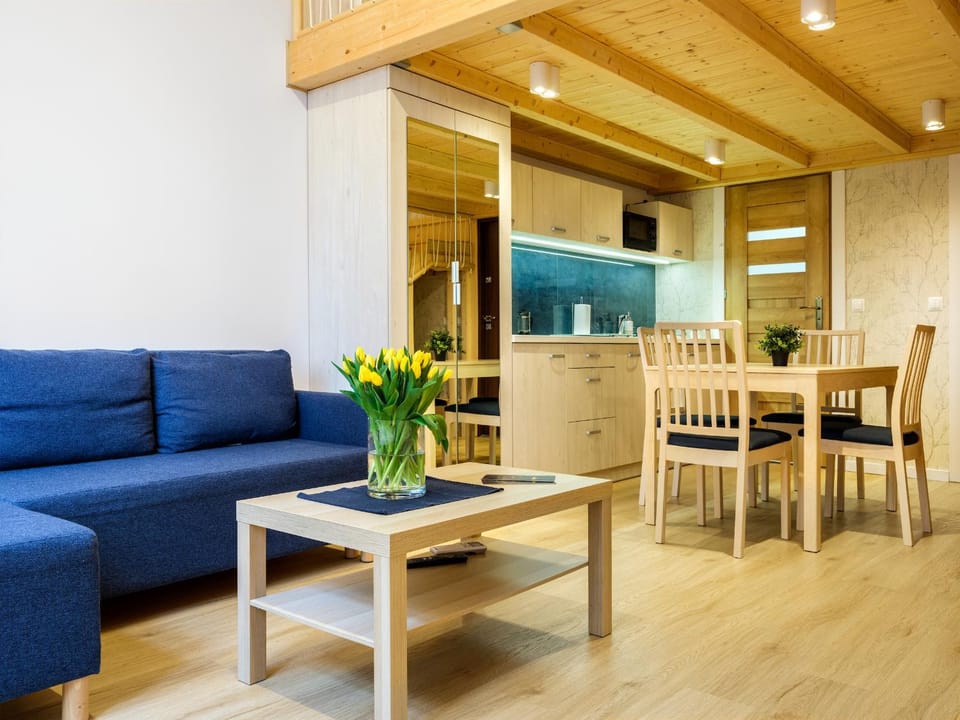 Kitchen or kitchenette, Living room, Seating area, Dining area
