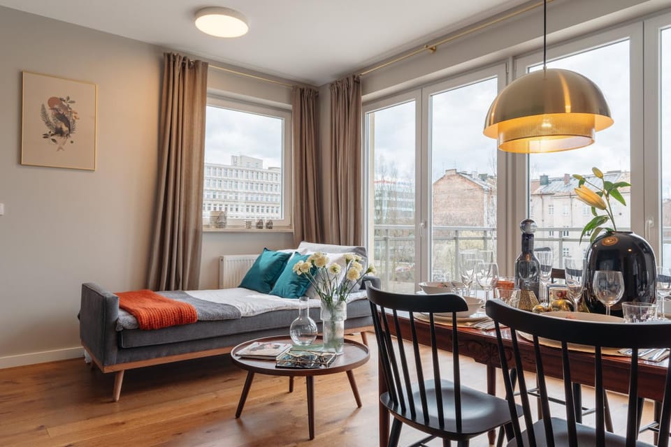 Living room, Food and drinks, Seating area, Dining area