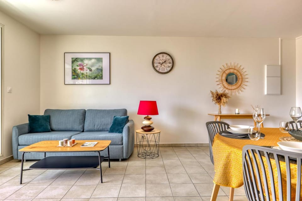Bed, Living room, Dining area