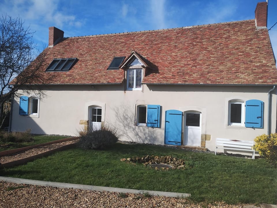La belle étape, chambre chez l'habitant, près circuit Mans, relais motard, Nespresso à disposition dans chambre Bed and Breakfast in Pays de la Loire