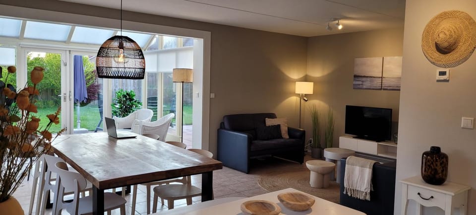 Patio, TV and multimedia, Living room, Dining area