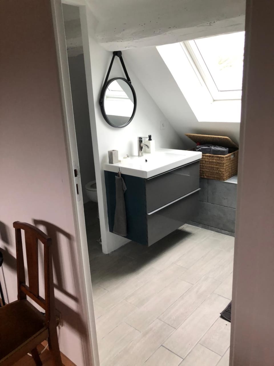 Grande chambre avec salle de bain et WC privés Vacation rental in Centre-Val de Loire