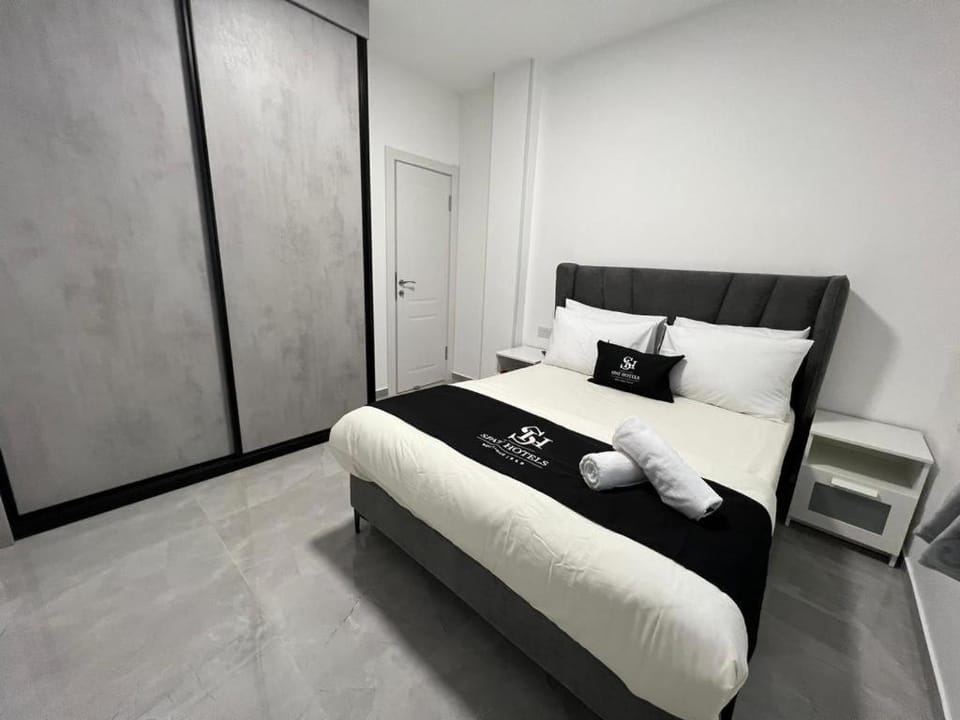 Bed, Photo of the whole room, Bedroom, towels, wardrobe