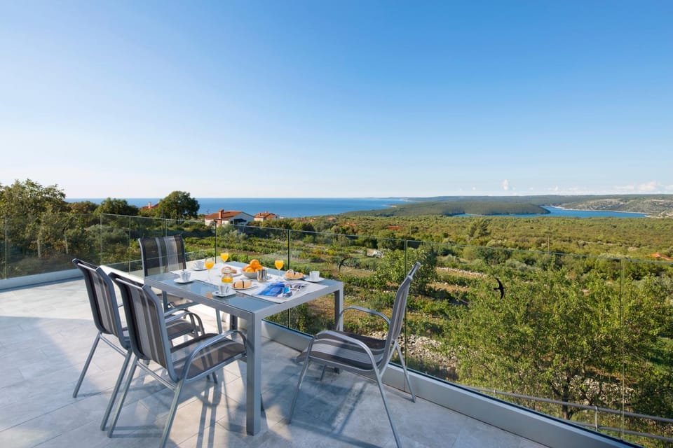 Natural landscape, Balcony/Terrace, Sea view