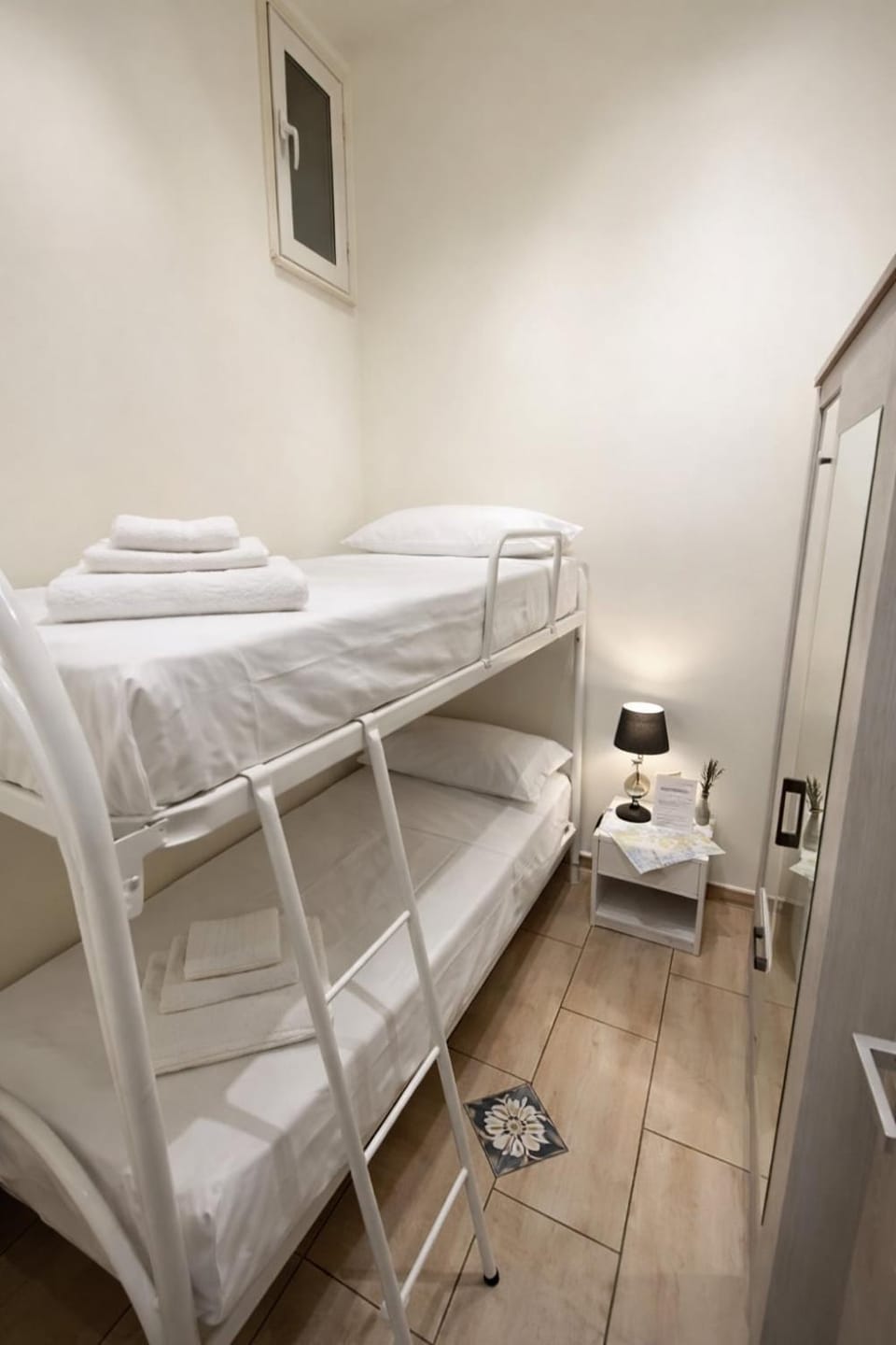 Bed, bunk bed, towels