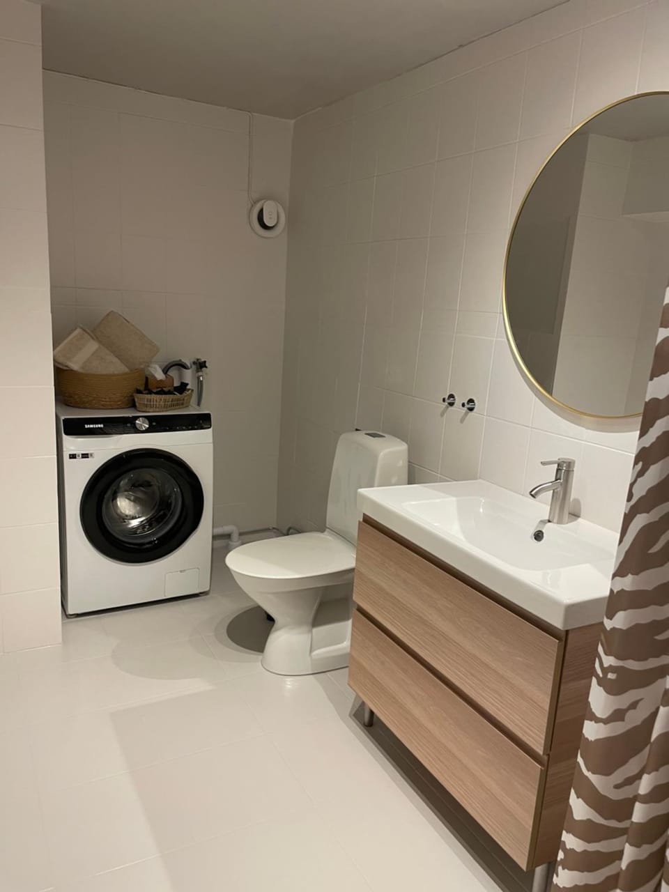 Toilet, Bathroom, washing machine