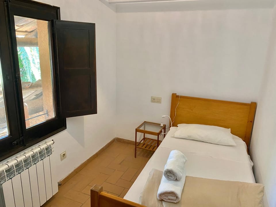 Bed, Photo of the whole room, Bedroom, internet, towels