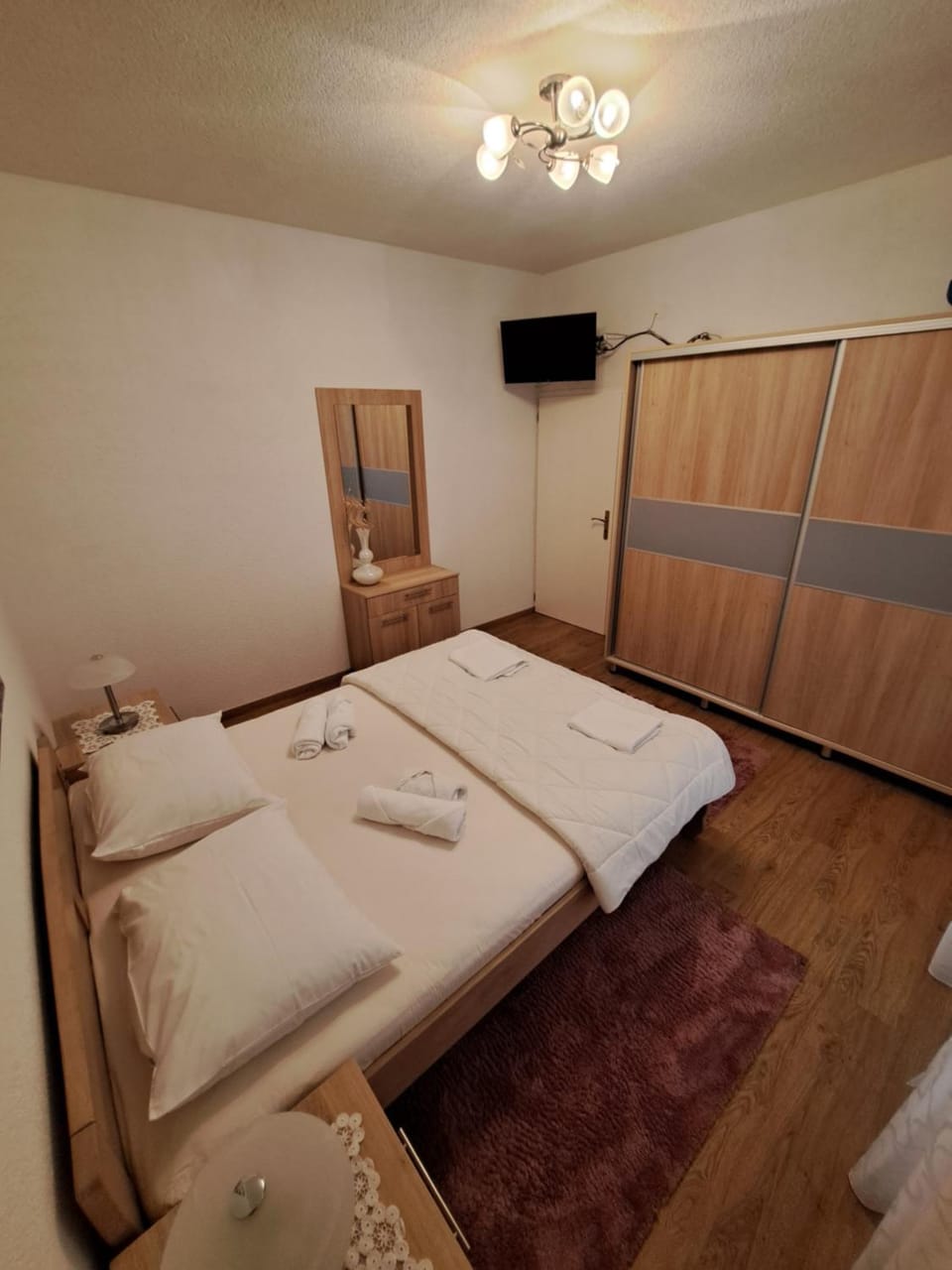 Bed, TV and multimedia, Bedroom, towels, air conditioner