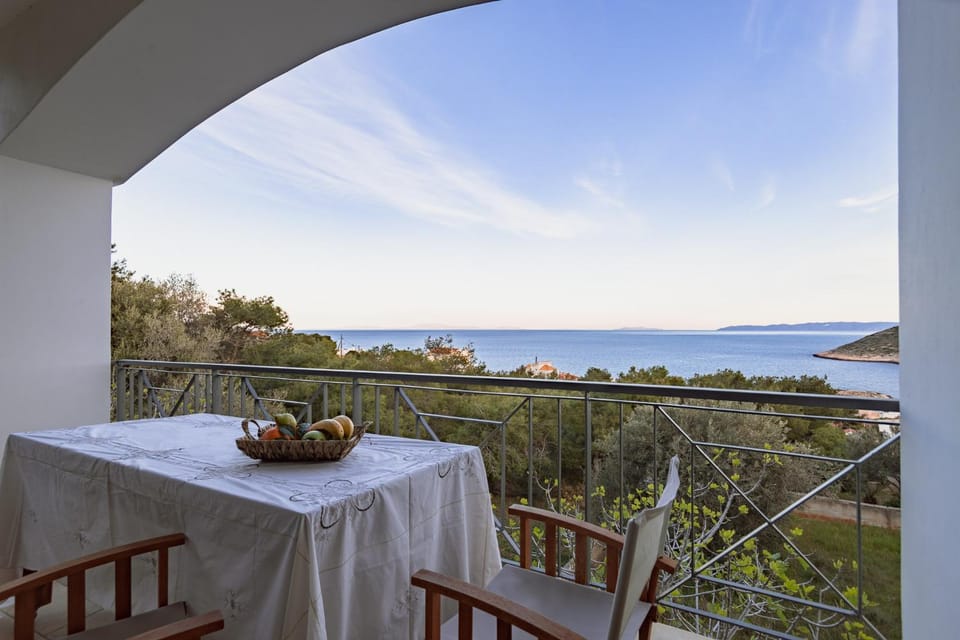Natural landscape, View (from property/room), Balcony/Terrace, Dining area, Sea view