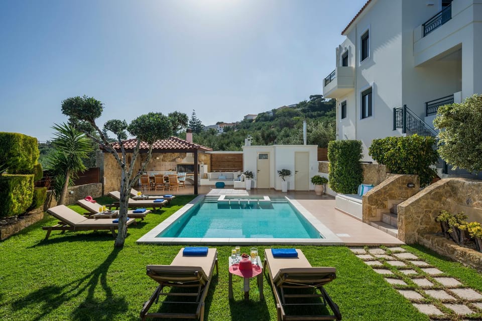 Property building, Swimming pool, Swimming pool