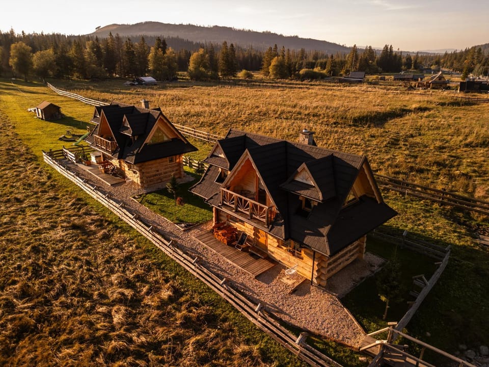 Property building, Day, Natural landscape, Mountain view