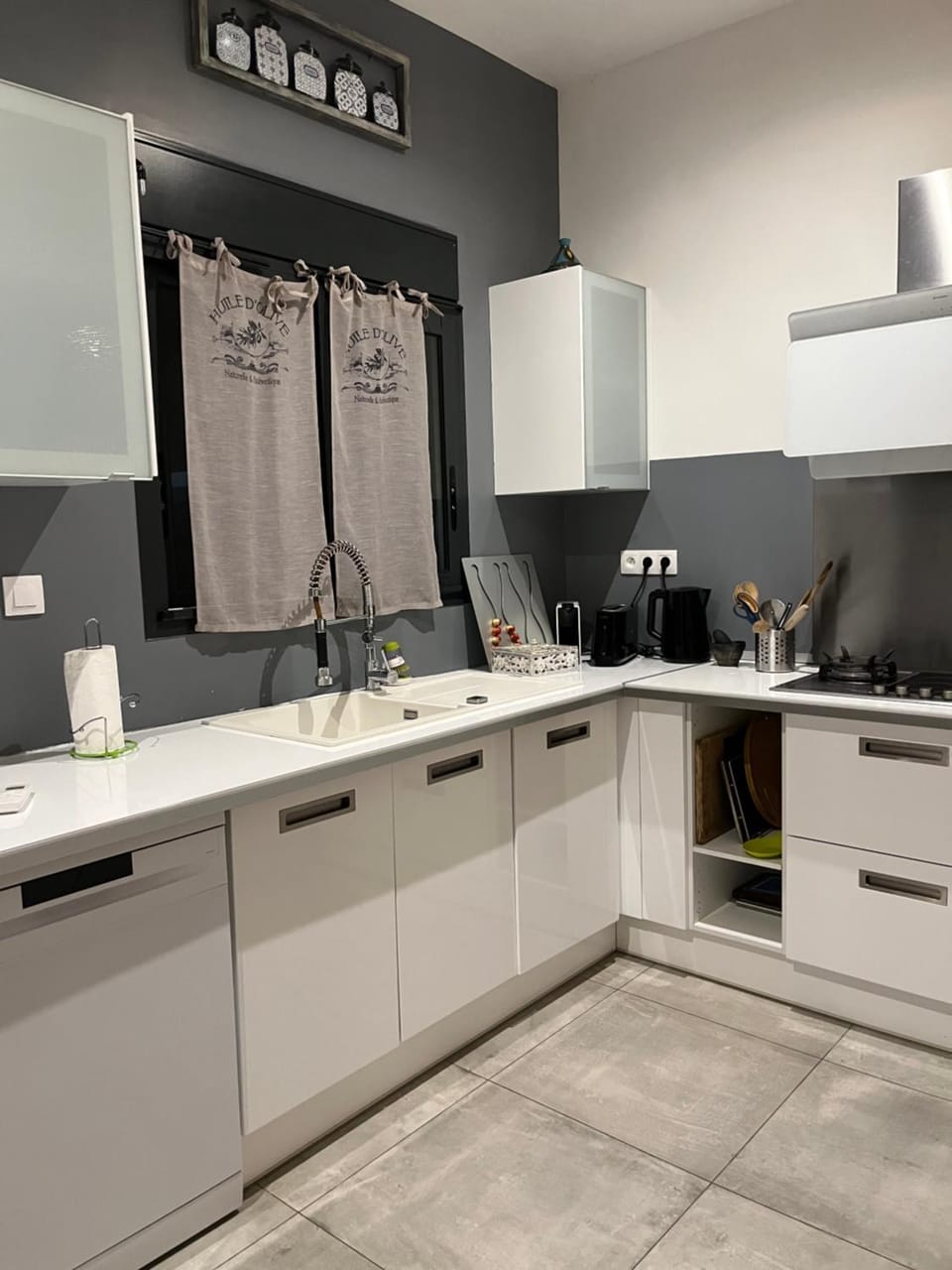 minibar, stove, kitchen
