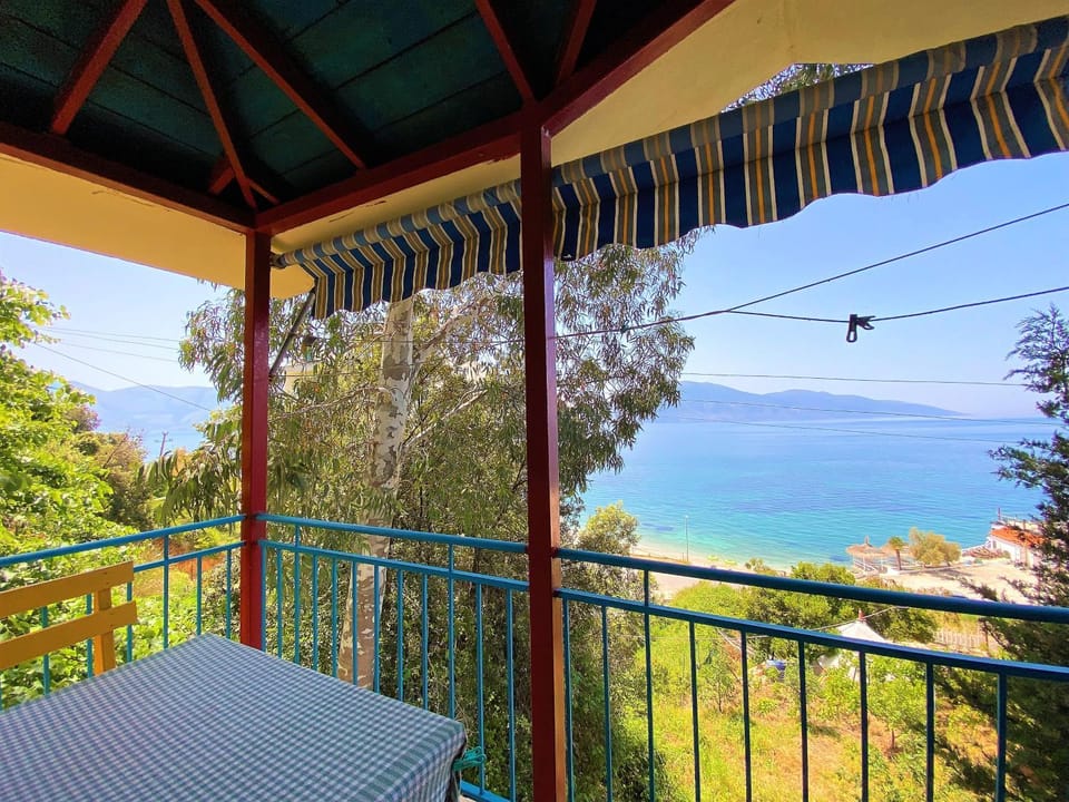 Day, Natural landscape, View (from property/room), Balcony/Terrace, Dining area, Mountain view, Sea view
