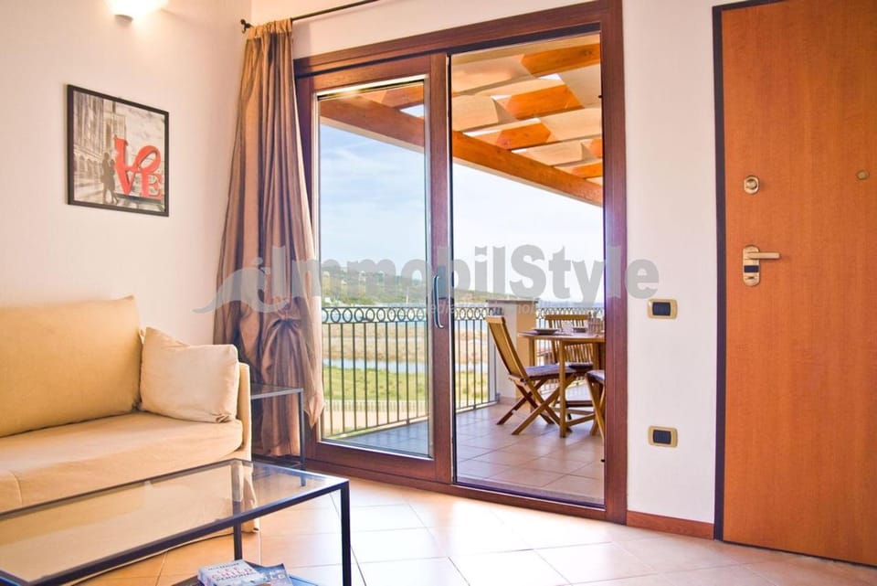 View (from property/room), Balcony/Terrace, Living room