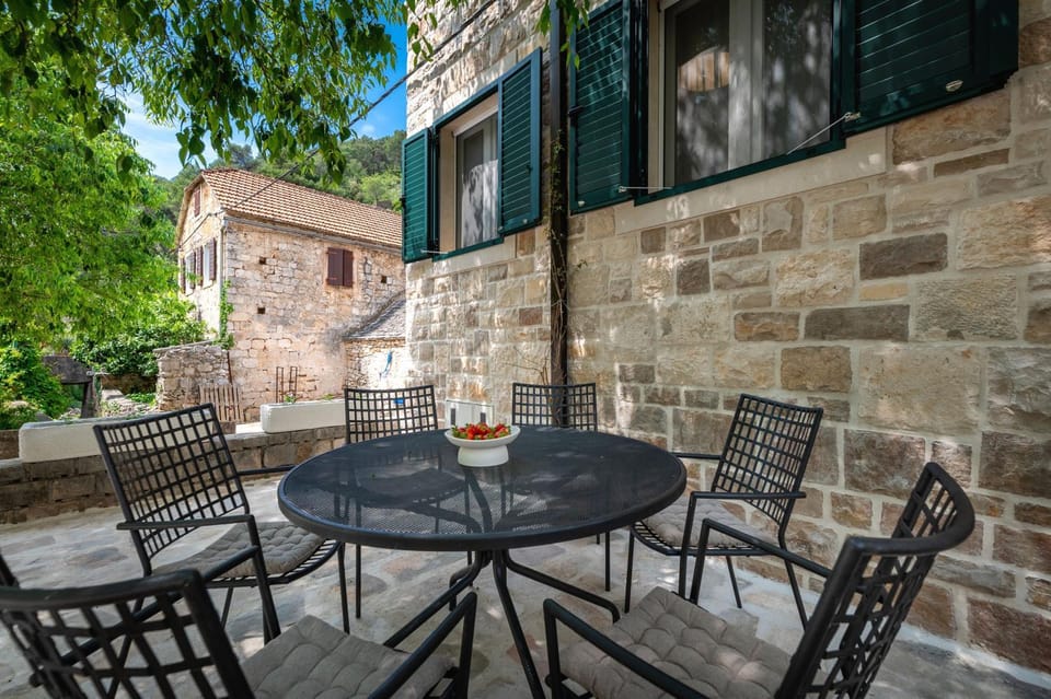 Property building, Patio, Day, View (from property/room), Balcony/Terrace, Dining area
