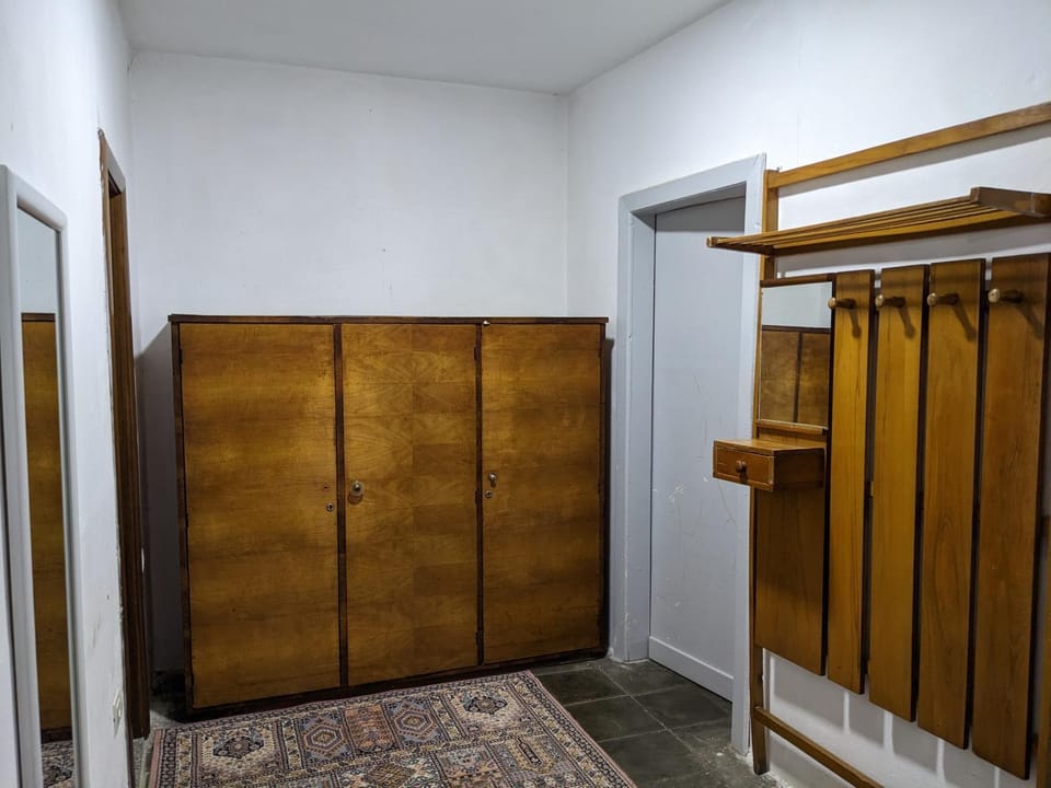 wardrobe