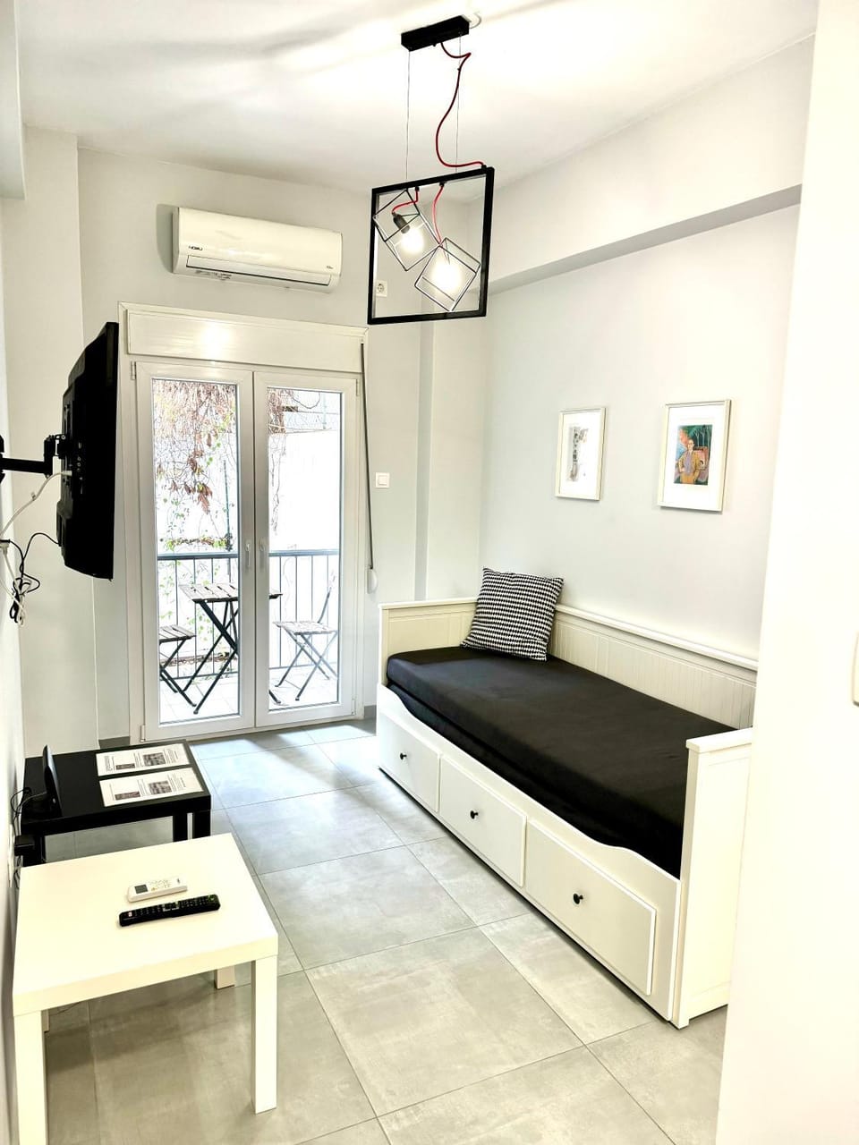TV and multimedia, Living room, Seating area, air conditioner