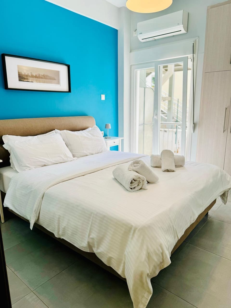 Bed, Bedroom, towels, air conditioner