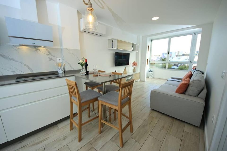 TV and multimedia, Kitchen or kitchenette, Living room, Dining area