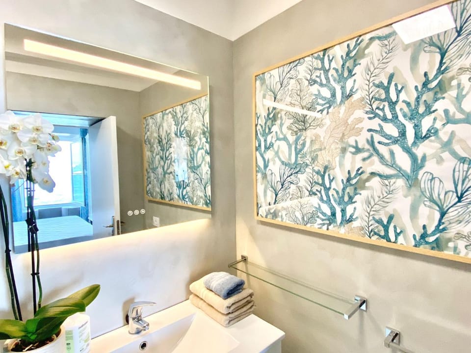Shower, Bathroom, towels
