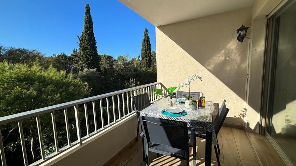 View (from property/room), Balcony/Terrace, Dining area