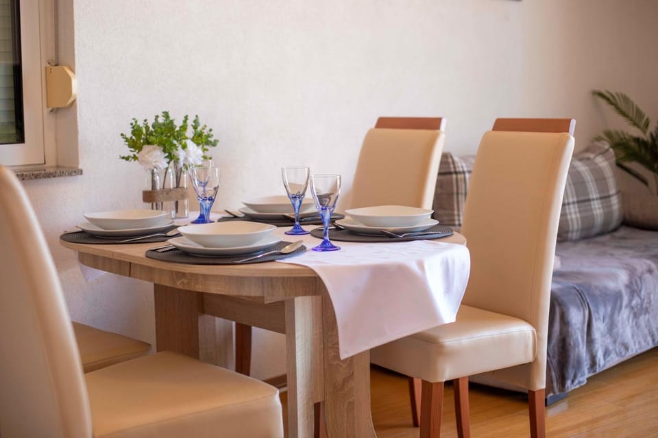 Ivana - Sea view apartment with garage Apartment in Makarska