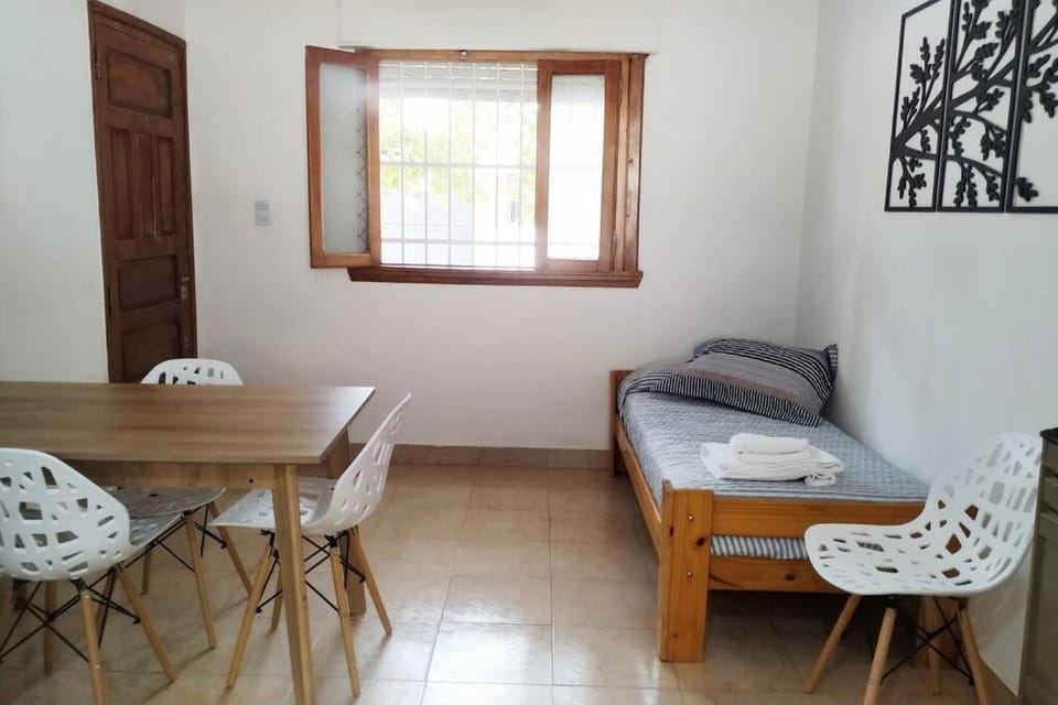 Alquiler por dia Departamento 4 personas Gral Roca Casita Artigas Apartment in General Roca