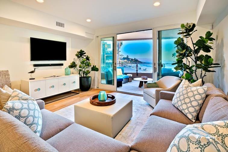 Stunning Oceanfront Getaway at Windansea Beach Apartment in La Jolla