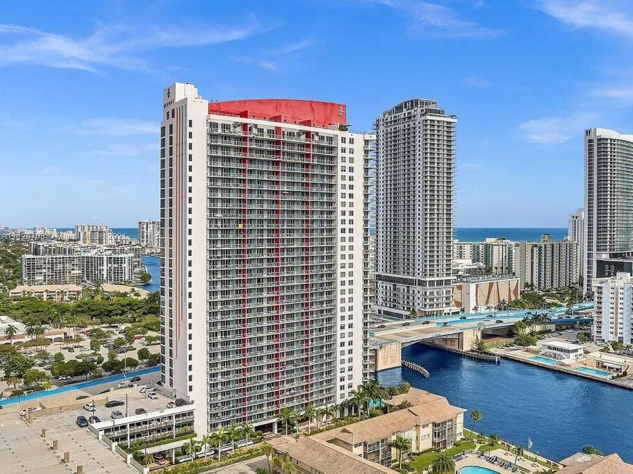 Lovely 3 bedroom 3 bathroom ocean front House in Hallandale Beach