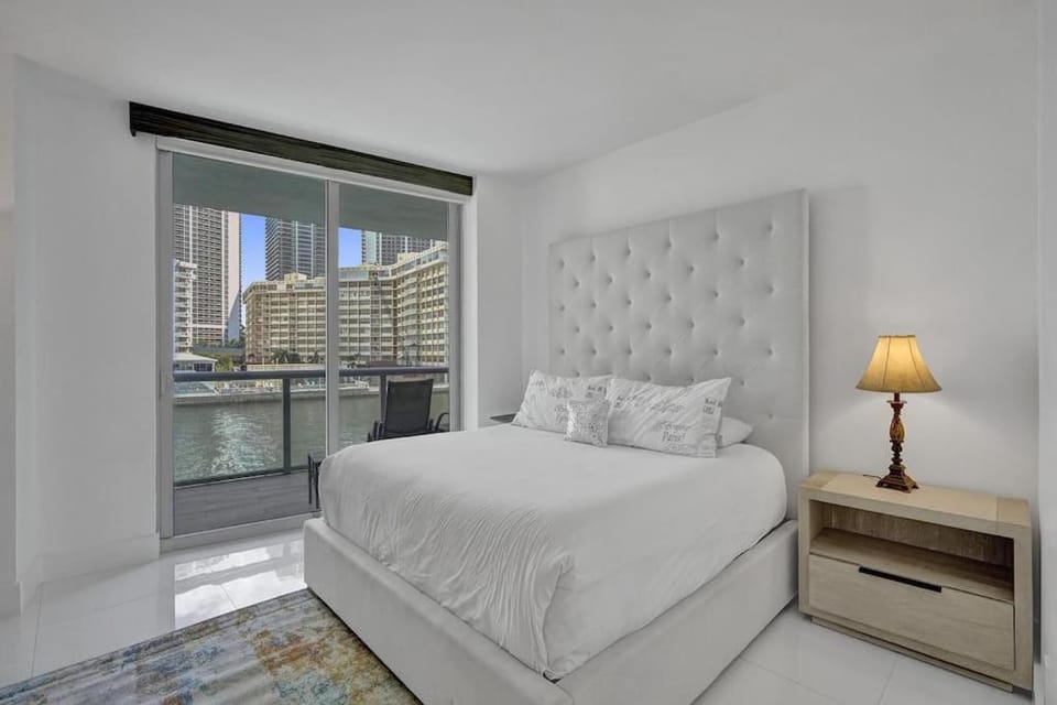 Lovely 3 bedroom 3 bathroom ocean front House in Hallandale Beach