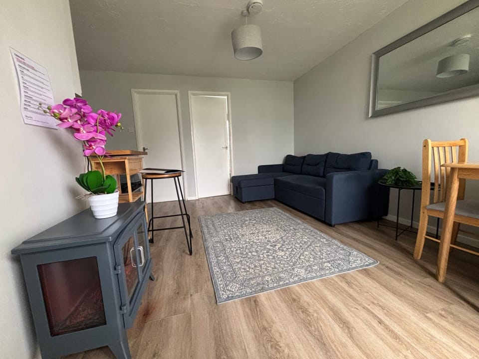 82, Two bed Chalet on Belle Aire Holiday Park - sleeps 5, pet friendly, bed linen and towels included plus onsite entertainment available Chalet in Hemsby