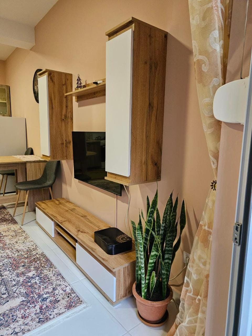 Communal lounge/ TV room, Living room, Seating area