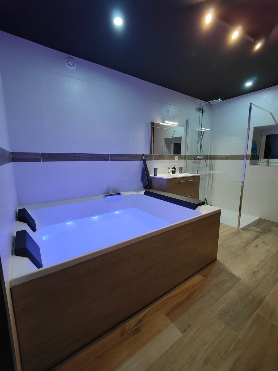 Hot Tub, Bathroom, Spa and wellness centre/facilities