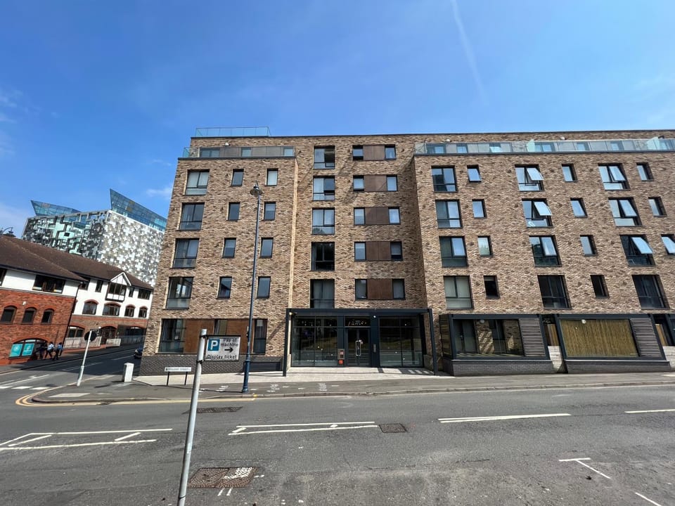 Property building, Day, Neighbourhood, City view, Street view, Location, Parking
