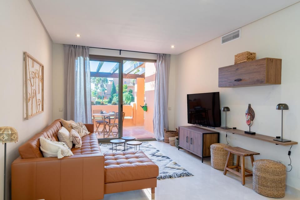 Communal lounge/ TV room, TV and multimedia, Living room