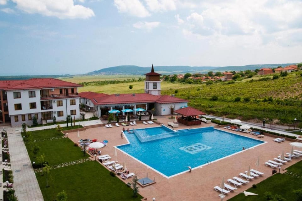 Bird's eye view, Swimming pool, sunbed