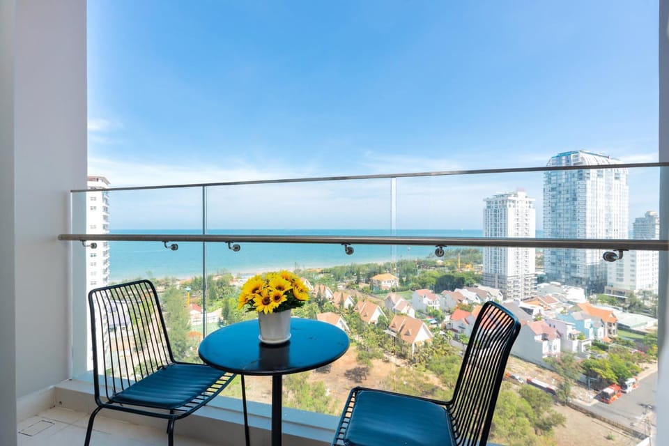 Property building, Patio, Natural landscape, View (from property/room), Living room, Seating area, Dining area, City view, Sea view