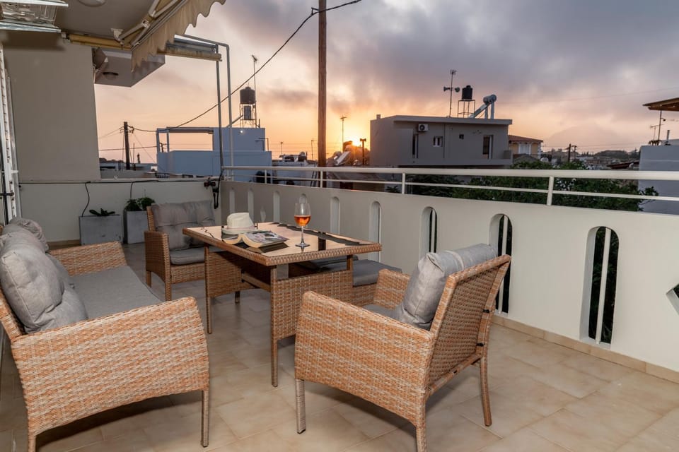 Balcony/Terrace, City view