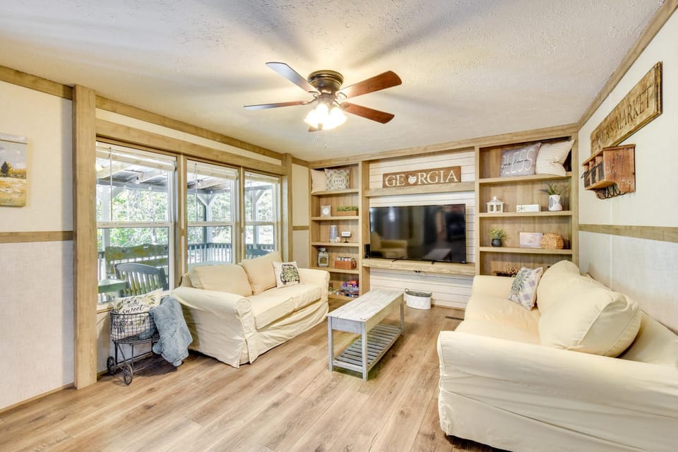 8 Mi to Helen: Sautee Nacoochee Home w/ Hot Tub House in White County