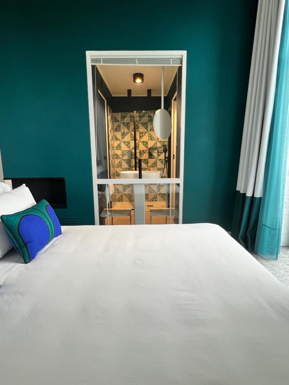 Bed, Bathroom, Photo of the whole room