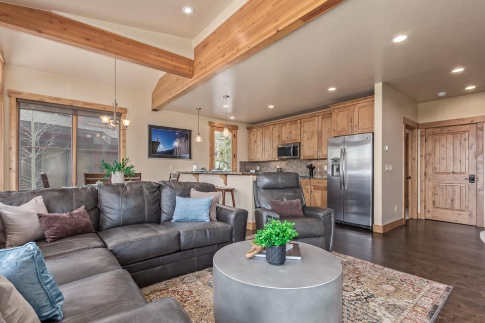 Incredible 3BR Tranquil Setting & Space to Spare House in Wildernest