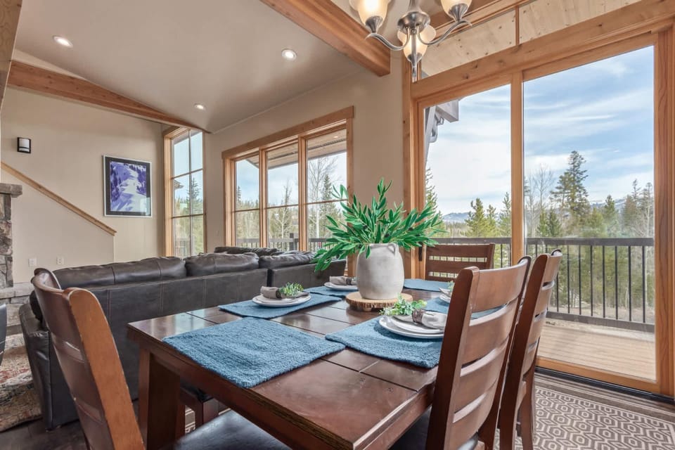 Incredible 3BR Tranquil Setting & Space to Spare House in Wildernest