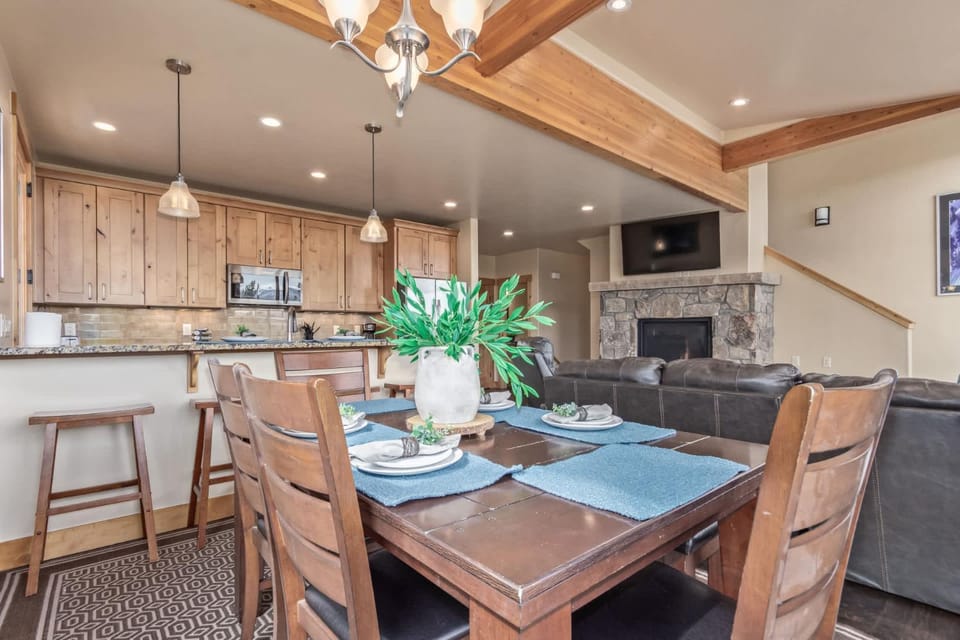 Incredible 3BR Tranquil Setting & Space to Spare House in Wildernest