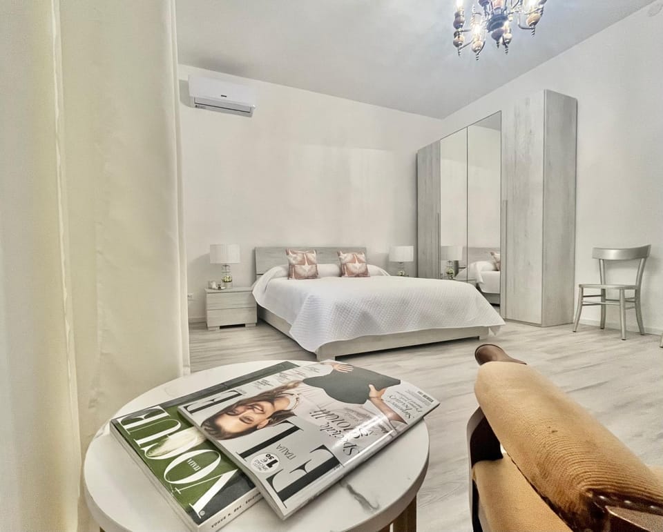Bed, Seating area, Bedroom, air conditioner