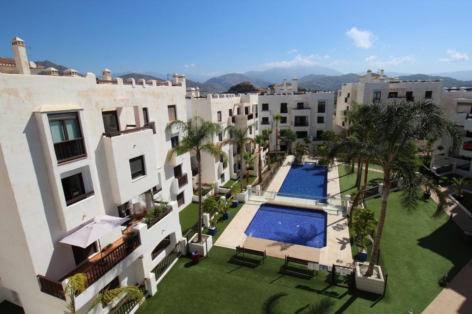Property building, Day, Pool view, Swimming pool, Swimming pool
