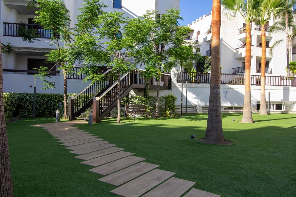 Property building, Day, Garden