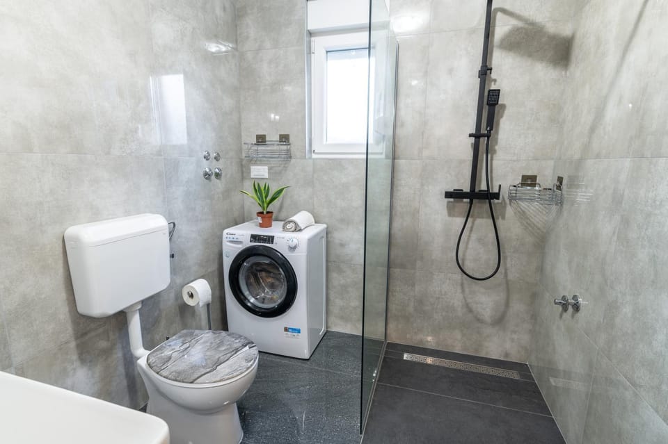 Shower, Toilet, Bathroom, washing machine