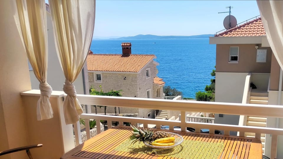 Day, Natural landscape, View (from property/room), Balcony/Terrace, Dining area, Sea view, Quiet street view